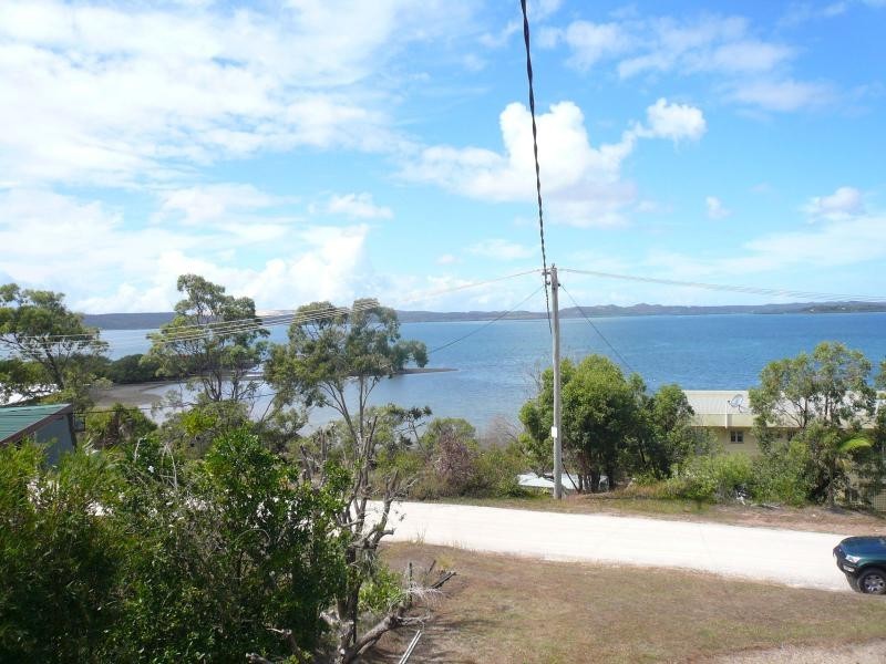 15 Coorong Street, Macleay Island QLD 4184