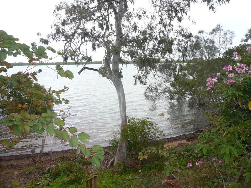 102 Western Road, Macleay Island QLD 4184