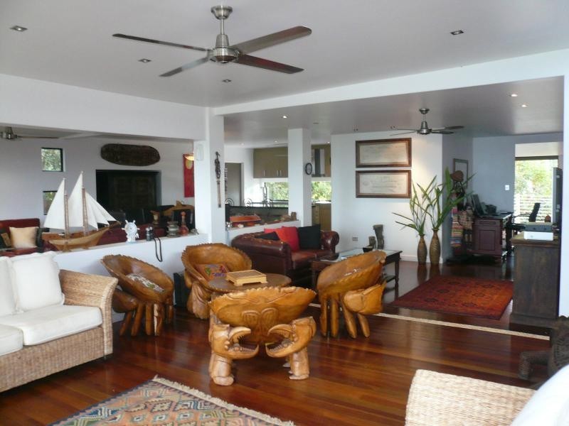 102 Western Road, Macleay Island QLD 4184