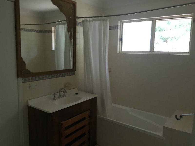 10 Scotts Road, Macleay Island QLD 4184