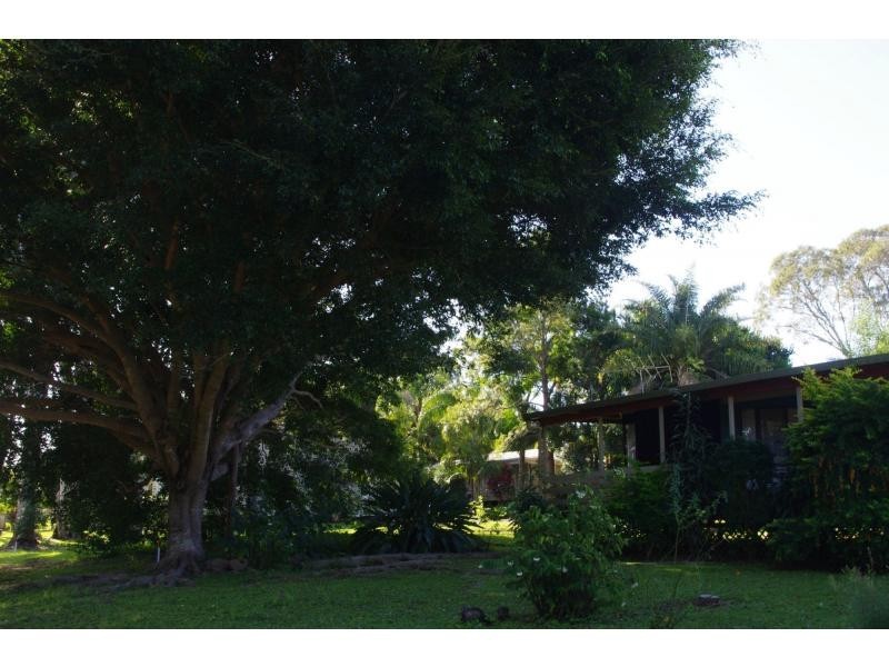 8 June Street, Lamb Island QLD 4184