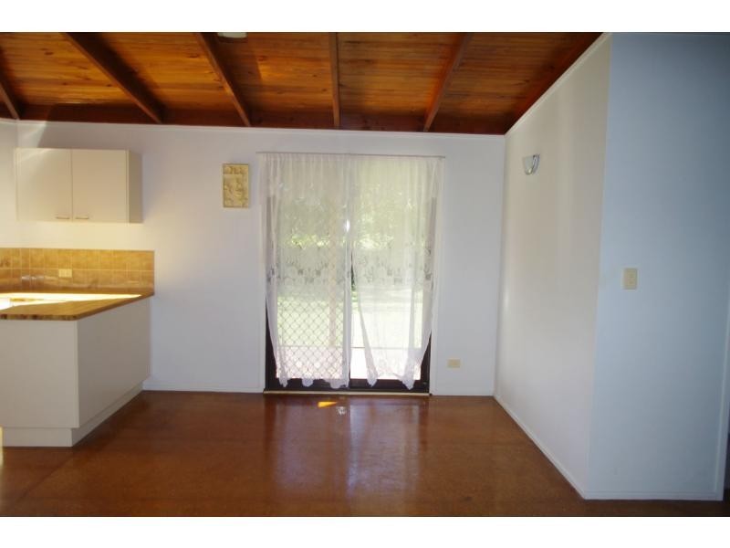 8 June Street, Lamb Island QLD 4184