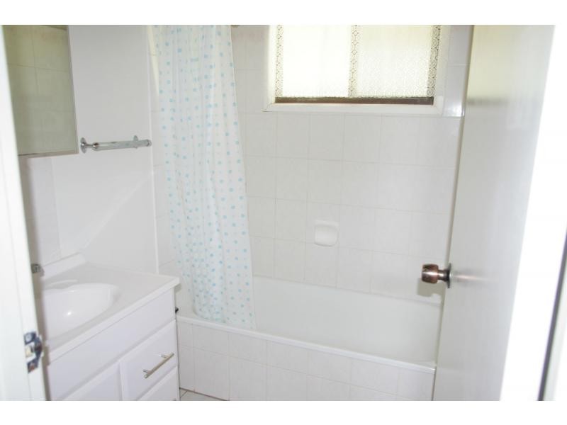 8 June Street, Lamb Island QLD 4184