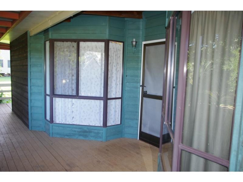 8 June Street, Lamb Island QLD 4184