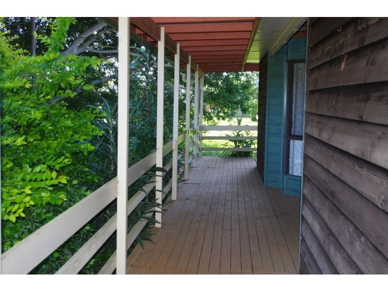 8 June Street, Lamb Island QLD 4184