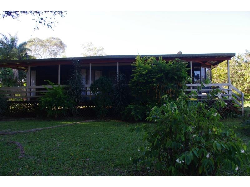 8 June Street, Lamb Island QLD 4184