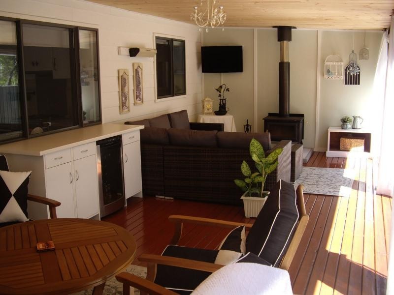 15 Sentosa Terrace, Macleay Island QLD 4184