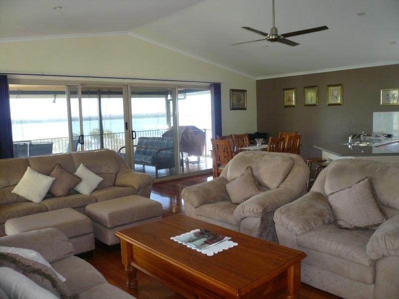 54 Western Road, Macleay Island QLD 4184