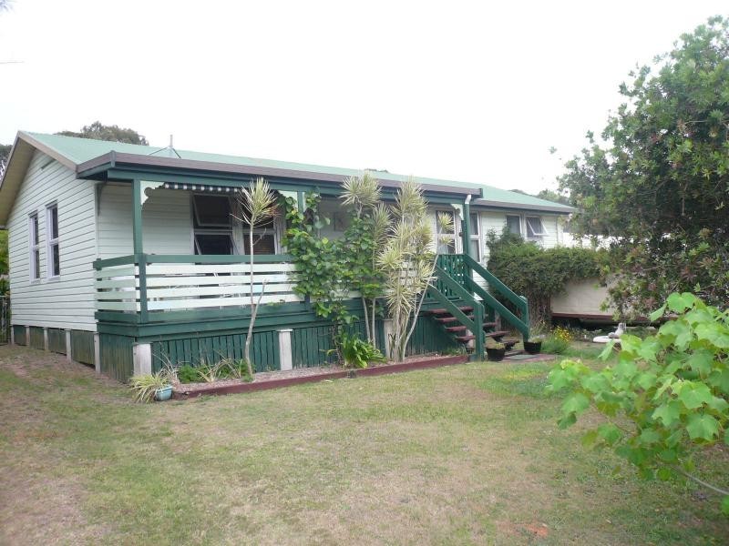 11 Lemontree Drive, Macleay Island QLD 4184