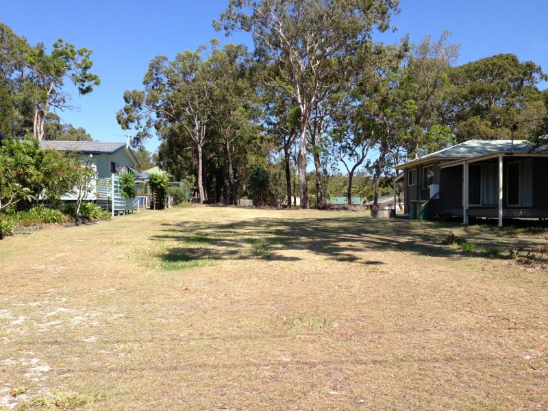 31 Benowa Street, Macleay Island QLD 4184