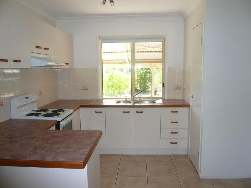 6 Betty Street, Macleay Island QLD 4184