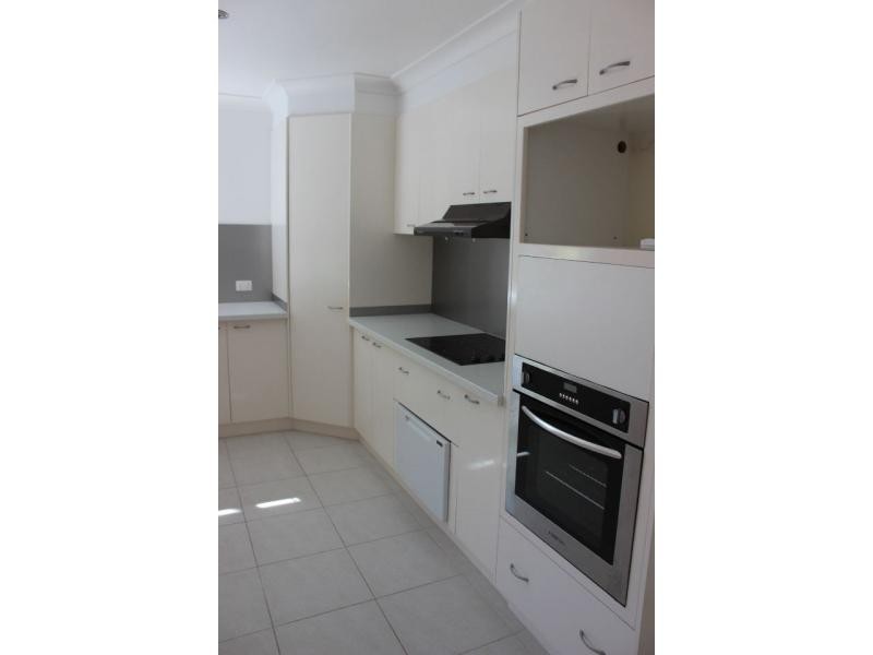 26 Rhodes Street, Macleay Island QLD 4184