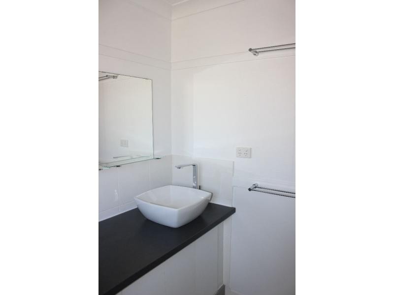 26 Rhodes Street, Macleay Island QLD 4184