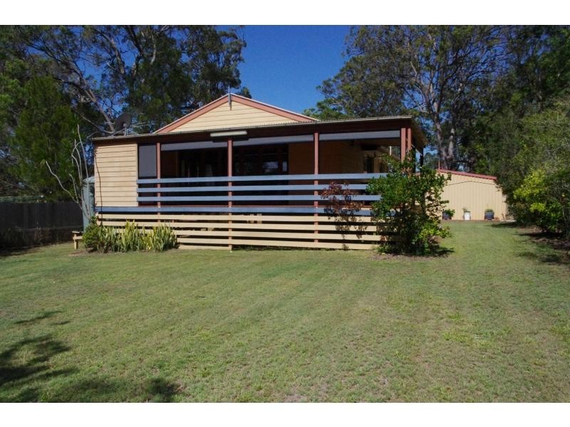 25 President Terrace, Macleay Island QLD 4184