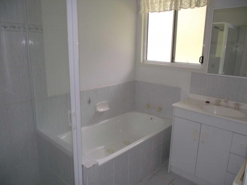 18 Kooberry Street, Macleay Island QLD 4184