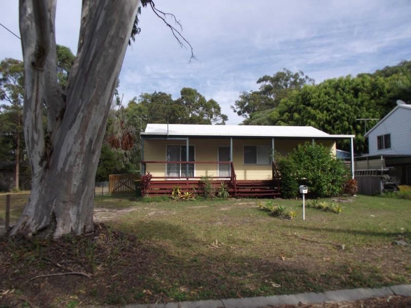 18 Kooberry Street, Macleay Island QLD 4184