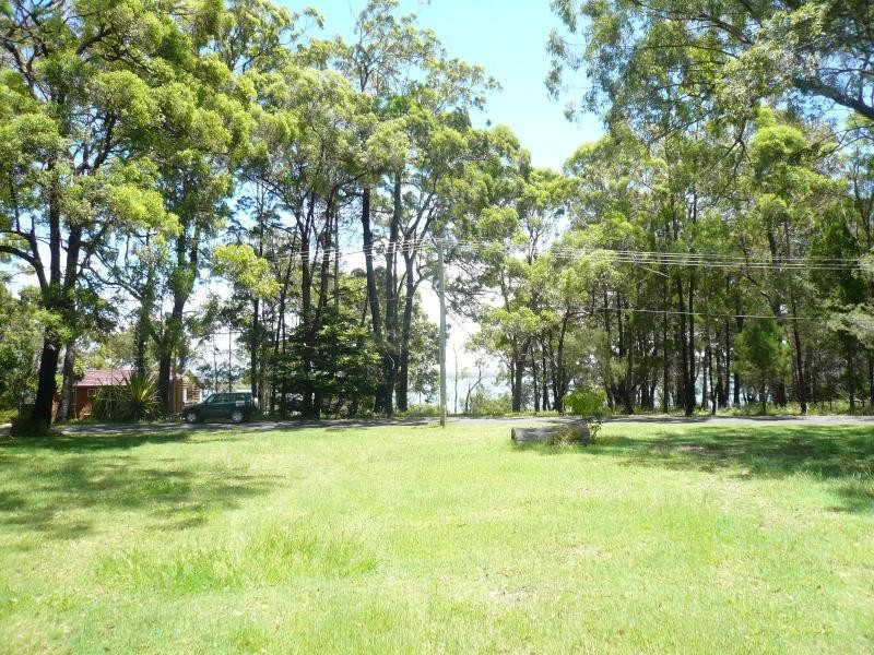 38 Coast Road, Macleay Island QLD 4184