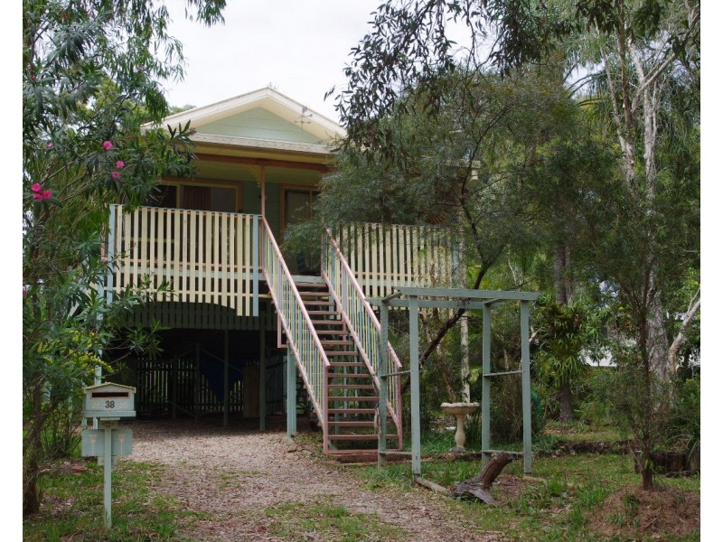 38 Blue Bay Crescent, Macleay Island QLD 4184