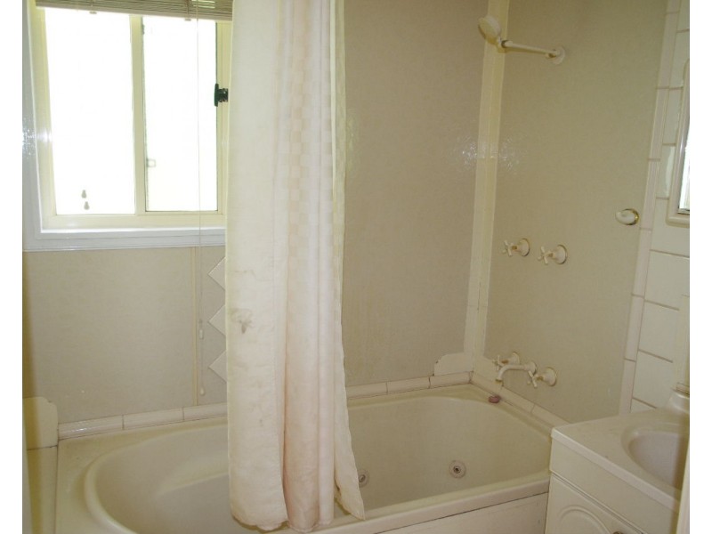 38 Blue Bay Crescent, Macleay Island QLD 4184