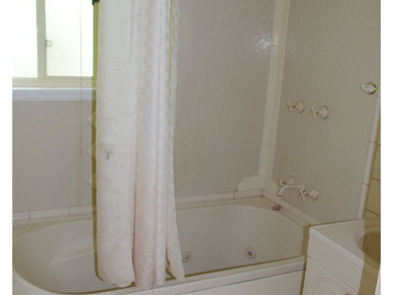 38 Blue Bay Crescent, Macleay Island QLD 4184