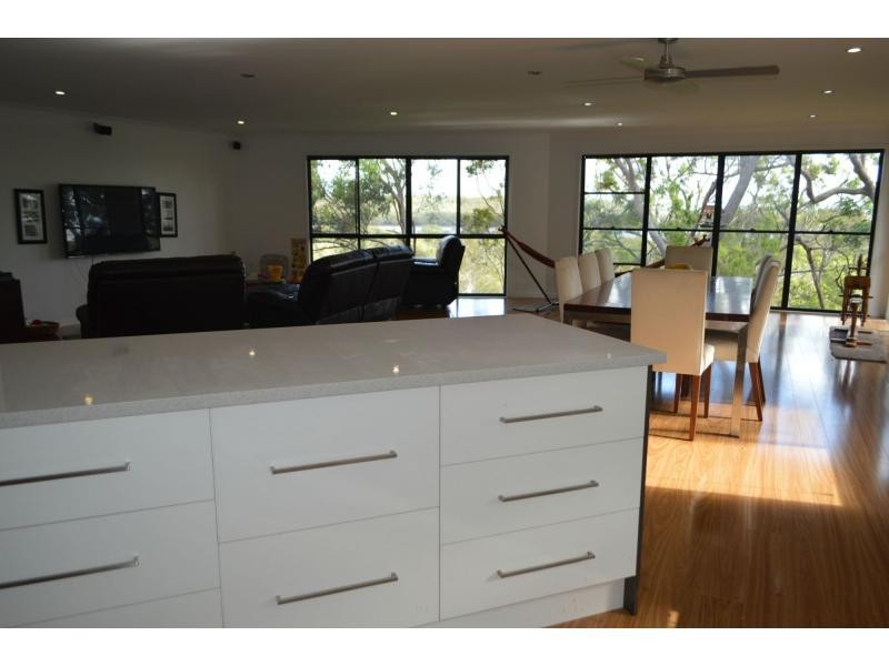 170 Treasure Island Avenue, Karragarra Island QLD 4184