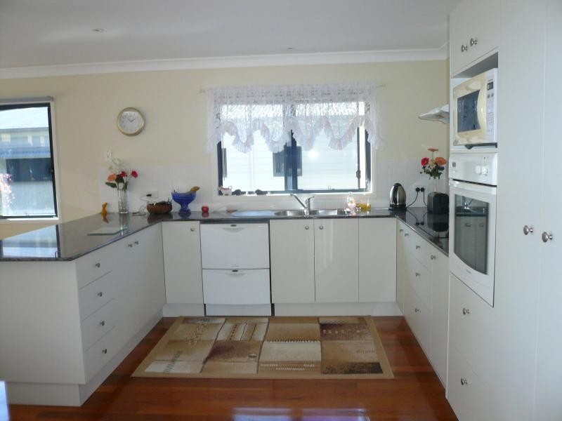 1 Dinjerra Street, Macleay Island QLD 4184