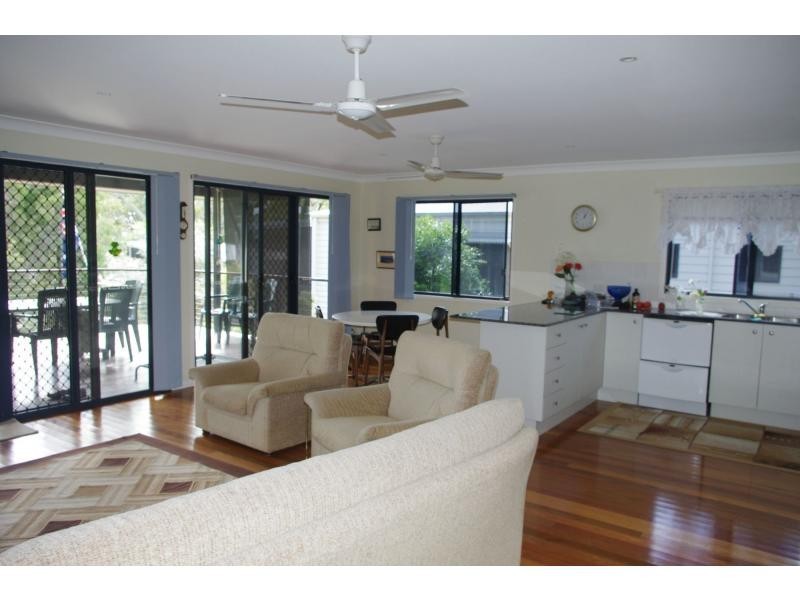 1 Dinjerra Street, Macleay Island QLD 4184