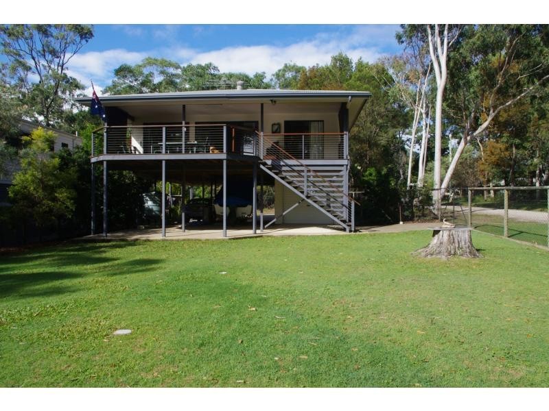 1 Dinjerra Street, Macleay Island QLD 4184