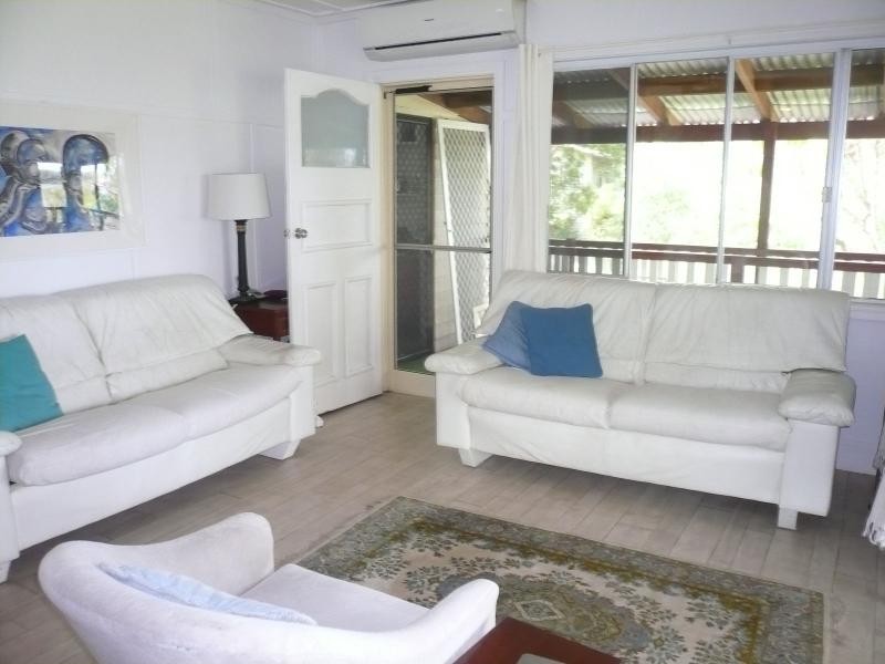 54 Charles Terrace, Macleay Island QLD 4184