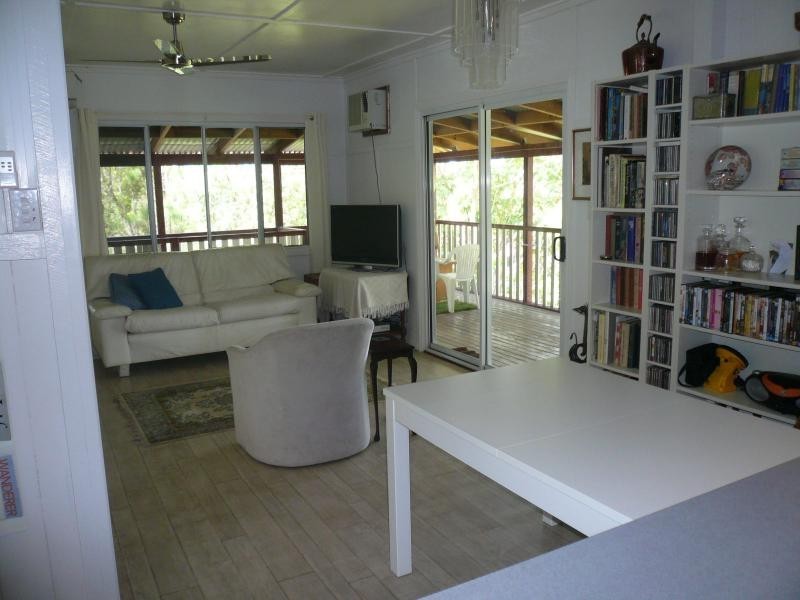 54 Charles Terrace, Macleay Island QLD 4184