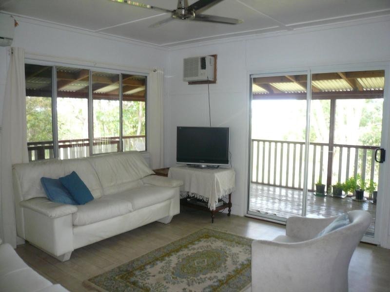 54 Charles Terrace, Macleay Island QLD 4184