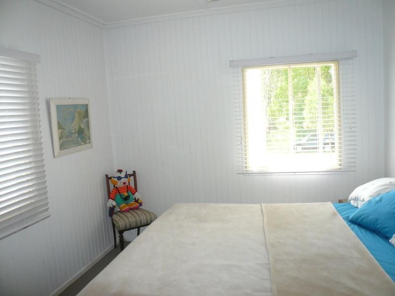 54 Charles Terrace, Macleay Island QLD 4184