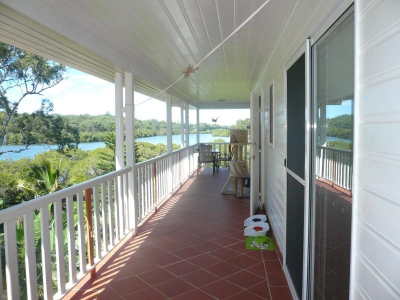 4 Cotton Tree Avenue, Macleay Island QLD 4184