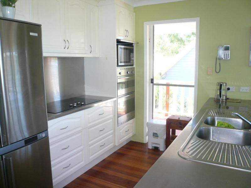 4 Cotton Tree Avenue, Macleay Island QLD 4184