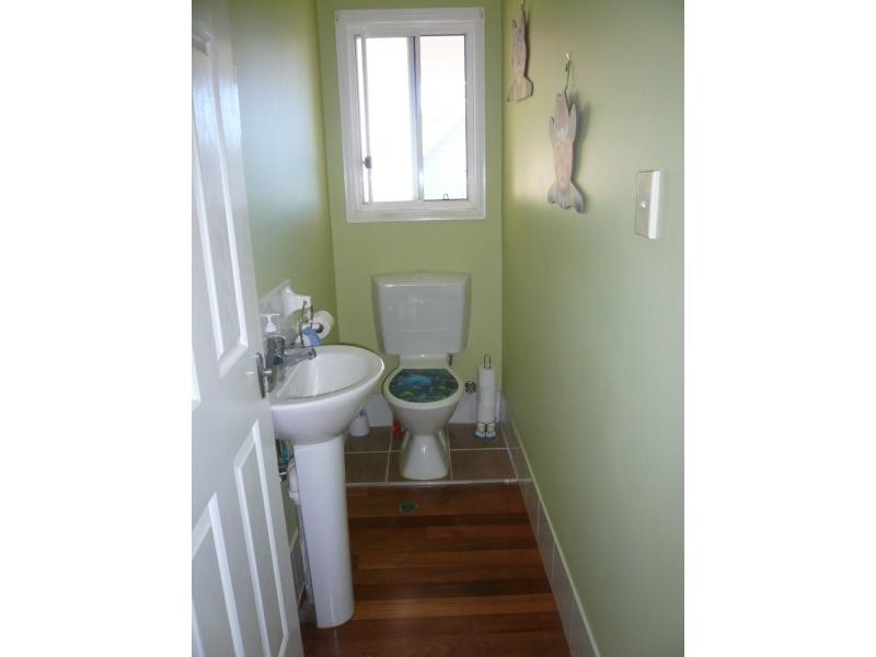 4 Cotton Tree Avenue, Macleay Island QLD 4184