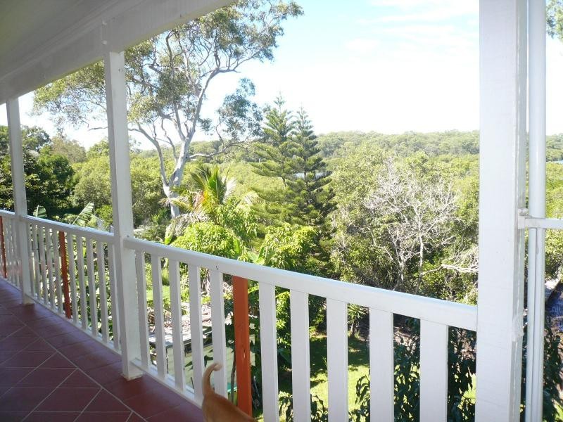 4 Cotton Tree Avenue, Macleay Island QLD 4184