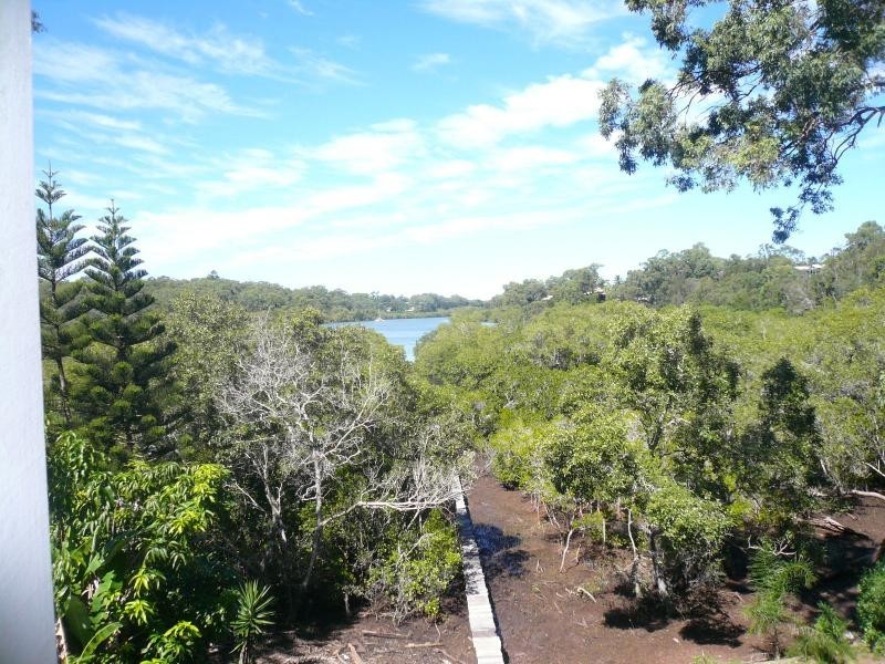 4 Cotton Tree Avenue, Macleay Island QLD 4184