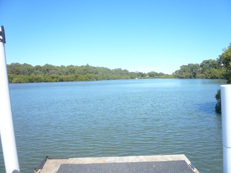 4 Cotton Tree Avenue, Macleay Island QLD 4184