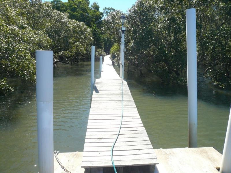 4 Cotton Tree Avenue, Macleay Island QLD 4184