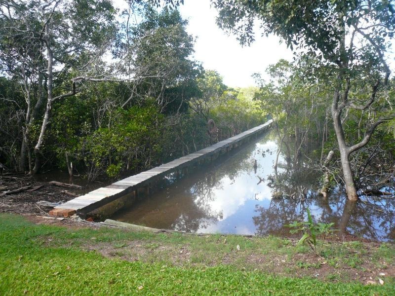 4 Cotton Tree Avenue, Macleay Island QLD 4184