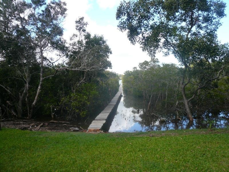 4 Cotton Tree Avenue, Macleay Island QLD 4184