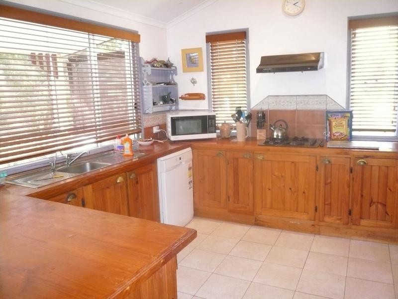 4 Wharf Street, Macleay Island QLD 4184