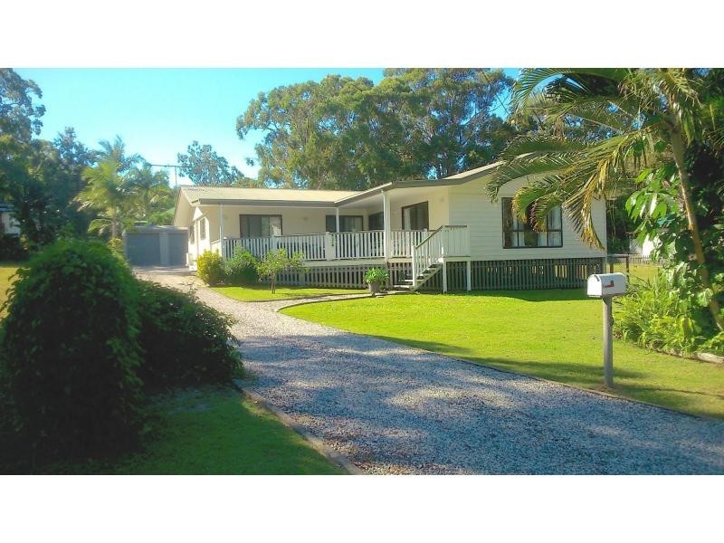 19 Benowa Street, Macleay Island QLD 4184