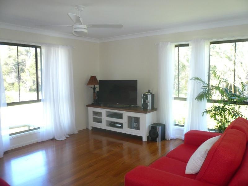 19 Benowa Street, Macleay Island QLD 4184