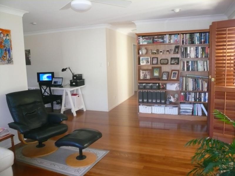 19 Benowa Street, Macleay Island QLD 4184