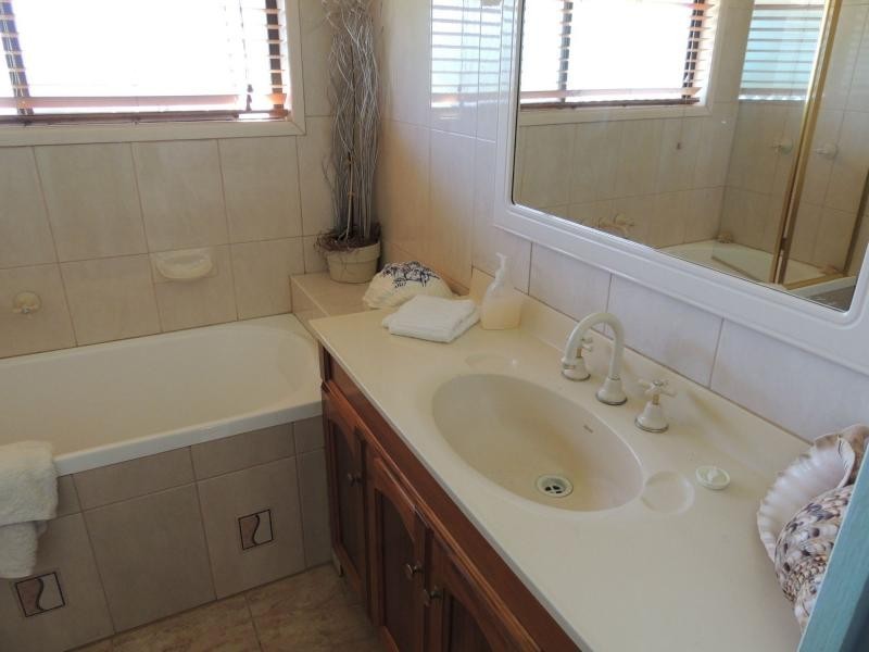 17 Lovell Parade, Lamb Island QLD 4184