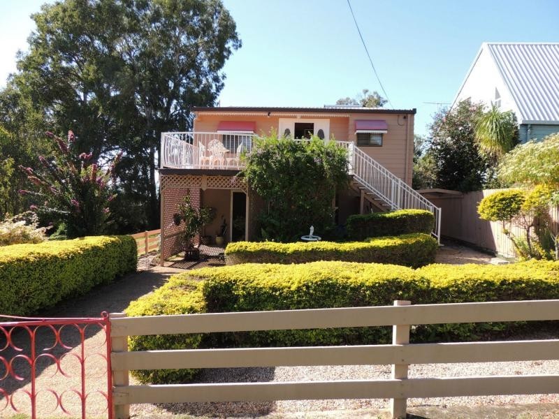 17 Lovell Parade, Lamb Island QLD 4184