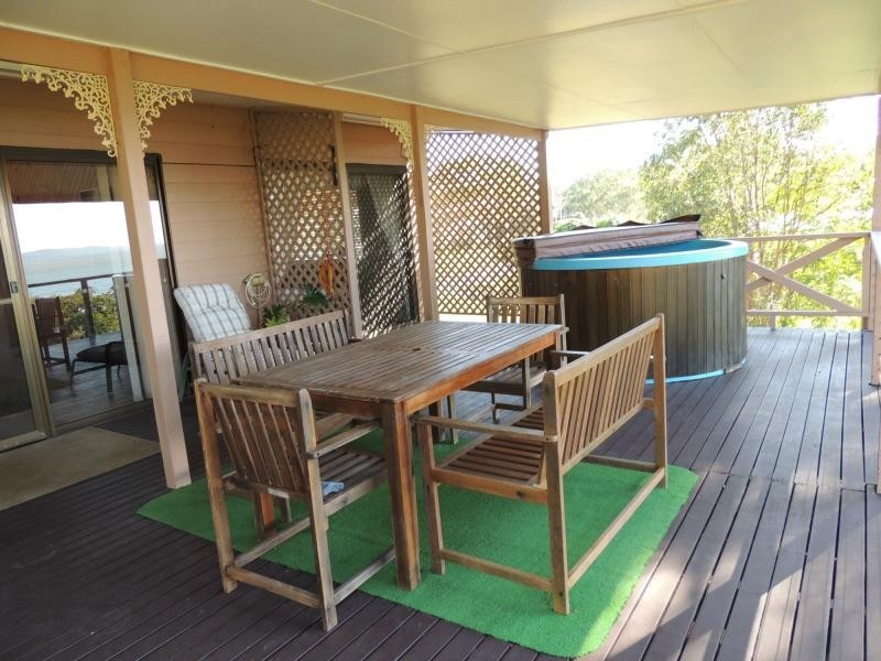 17 Lovell Parade, Lamb Island QLD 4184