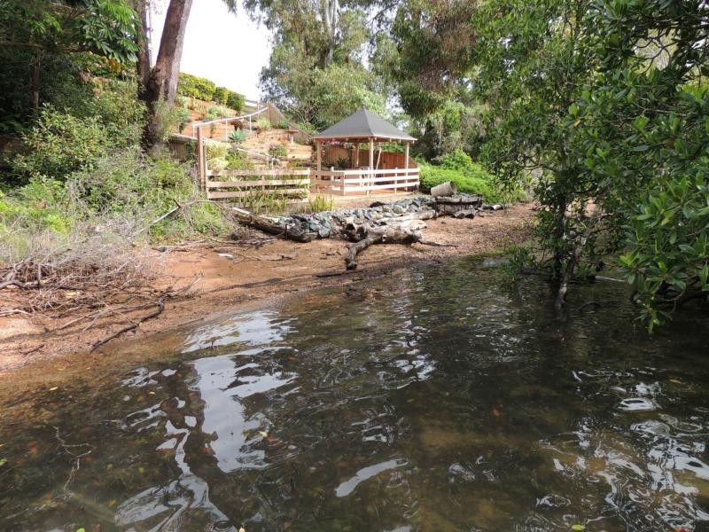 17 Lovell Parade, Lamb Island QLD 4184