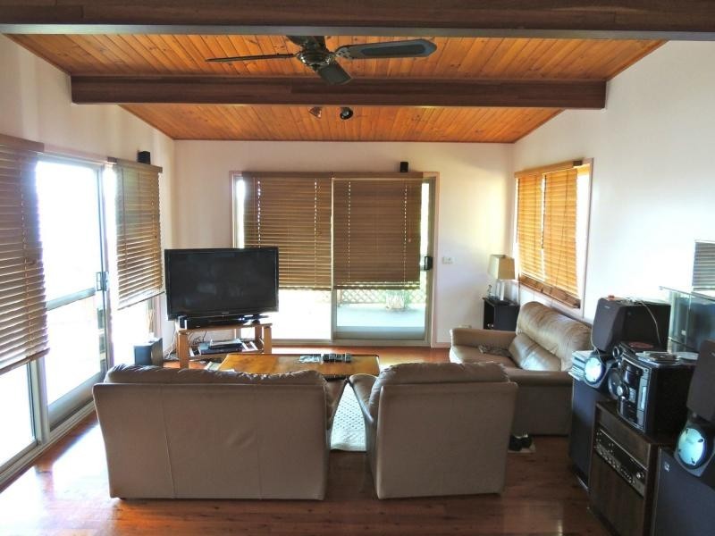 10 Koonwarra Parade, Macleay Island QLD 4184
